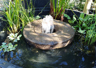 Lil'o bambous - Fontaine roue indienne en pierre percée